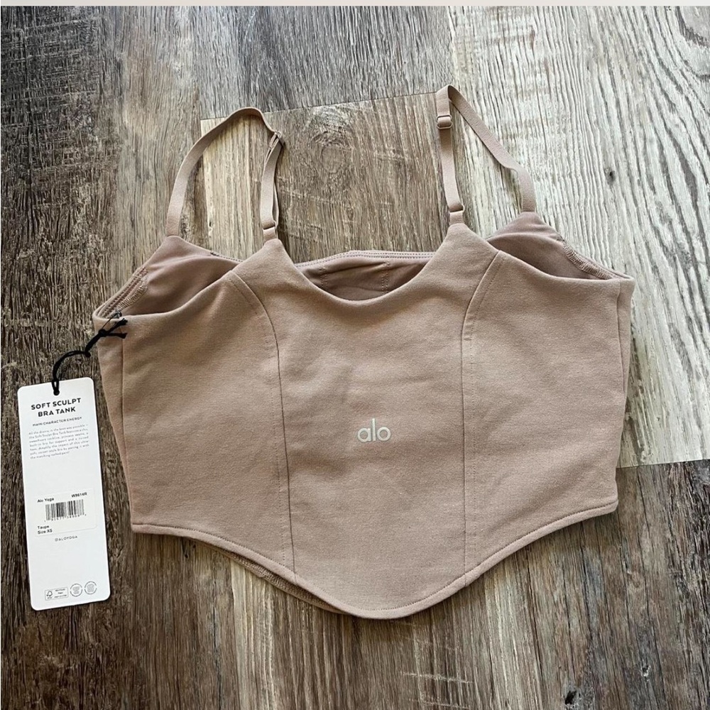 NWT Alo Yoga Soft Sculpt Bra Tank
Taupe (Tan Beige Brown)
Size XS Extra Small - Picture 3 of 6
